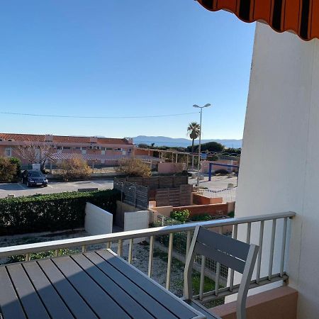 T2 Hyeres La Bergerie vue mer 50 M de la plage Exterior foto