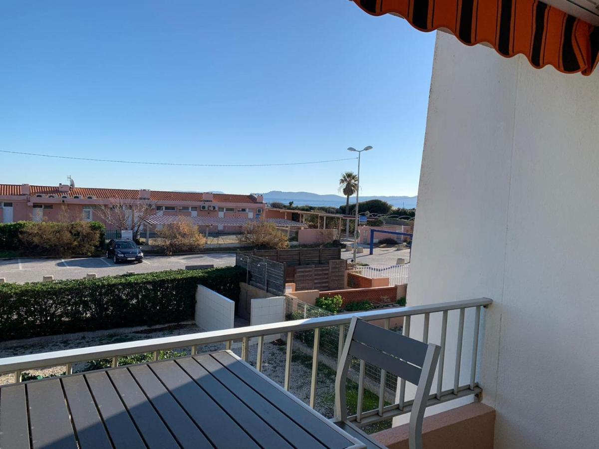 T2 Hyeres La Bergerie vue mer 50 M de la plage Exterior foto